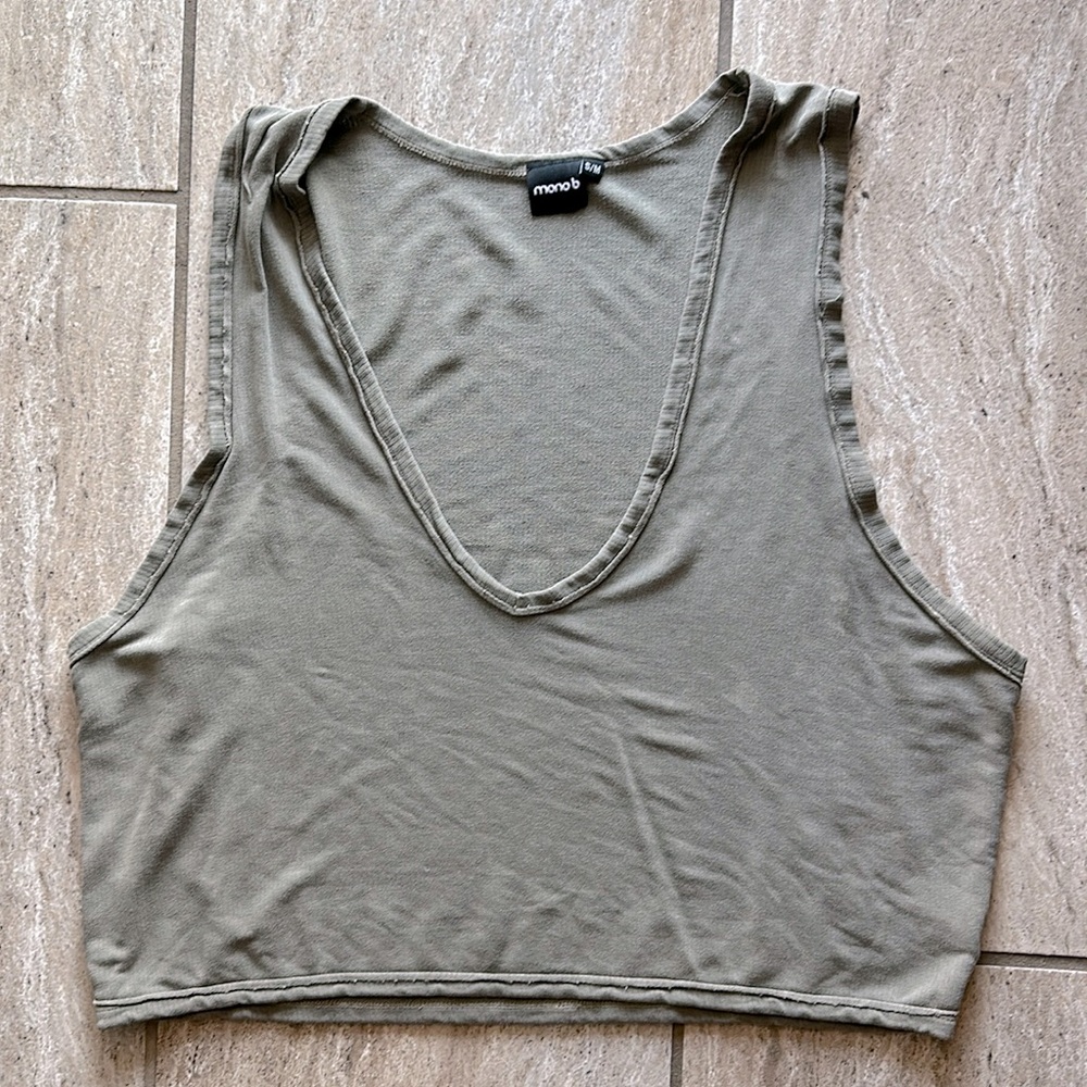 Mono B v neck crop - S/M